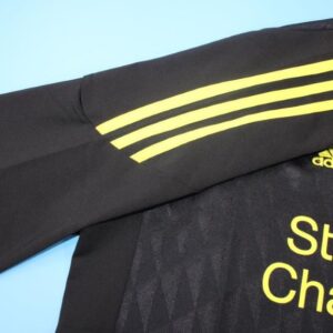 Liverpool retro football shirt 2010-2011 - Image 3