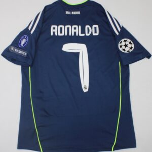 Real Madrid retro soccer jersey 2010-2011 - Image 9