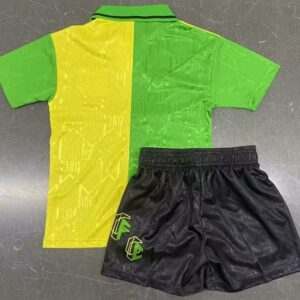 Retro Manchester United soccer jersey 92-93 - Image 12